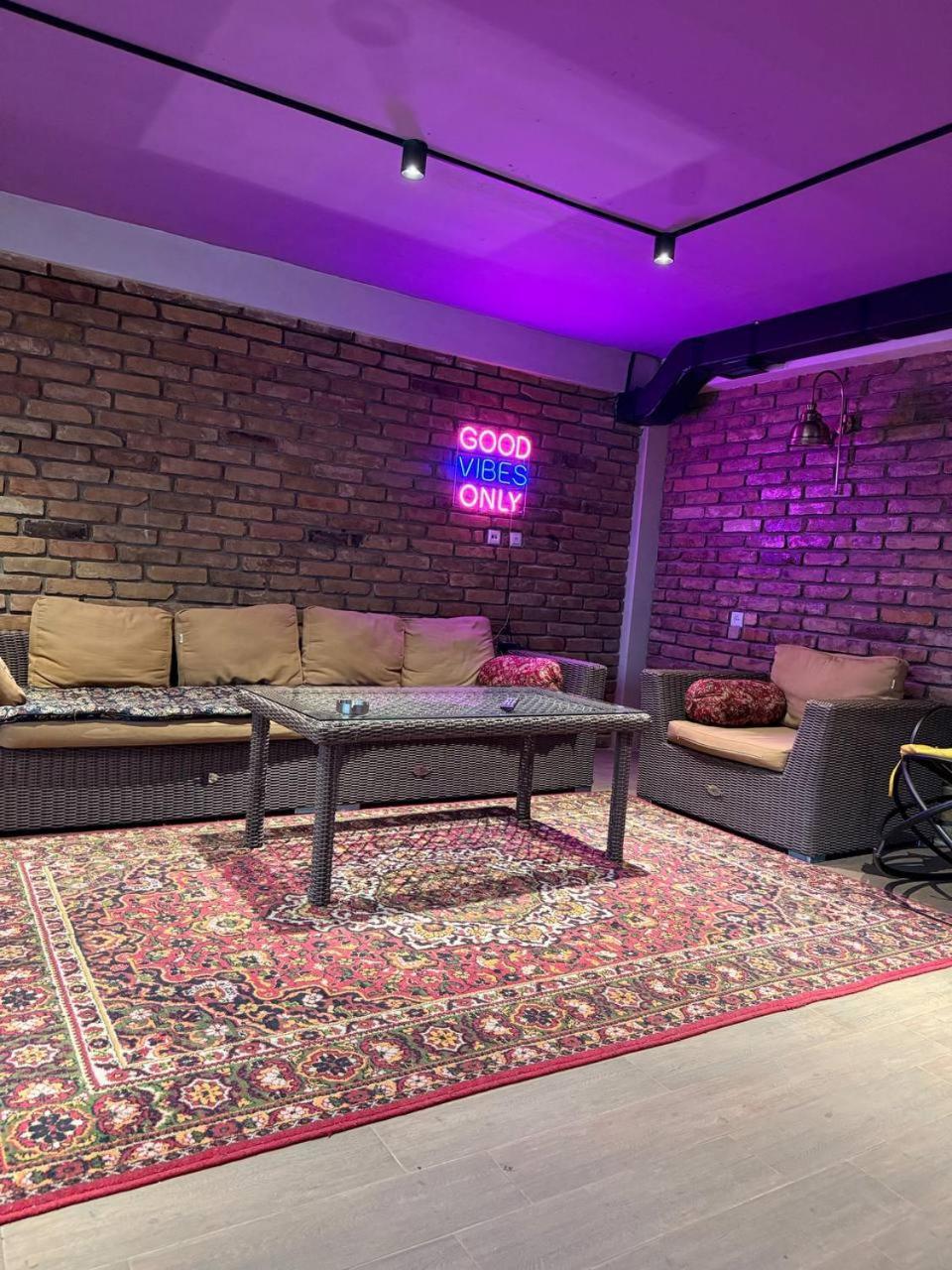 Premium Hostel Tashkent Esterno foto