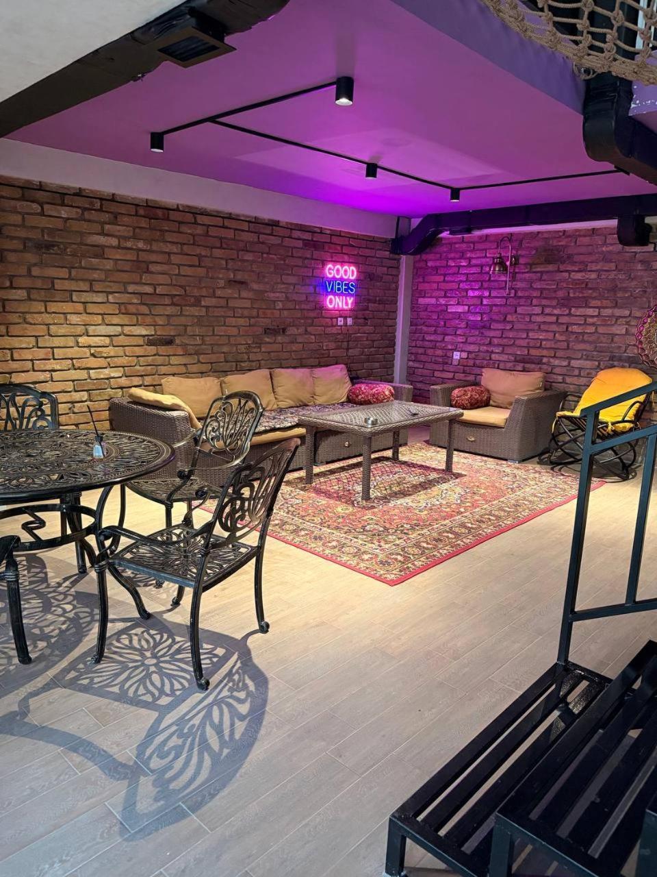 Premium Hostel Tashkent Esterno foto